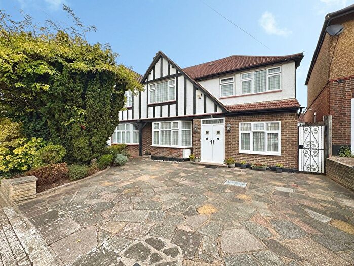 5 Bedroom Semi Detached House For Sale In Savoy Close, Edgware, HA8