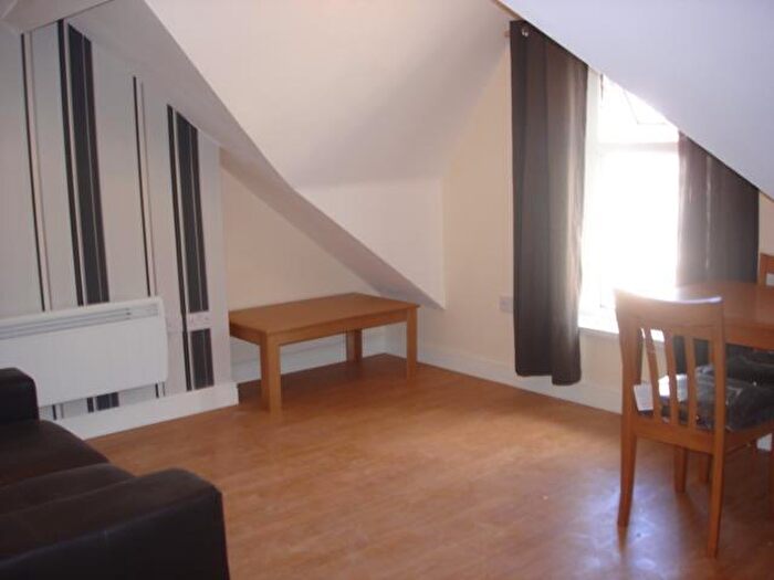 1 Bedroom Flat To Rent In Bed Flat, Claude Road, CF24