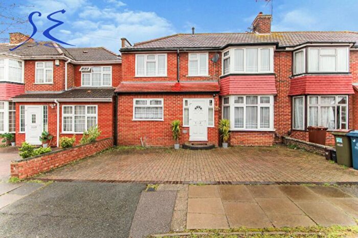 4 Bedroom Semi Detached House To Rent In Wetheral Drive, Stanmore, HA7