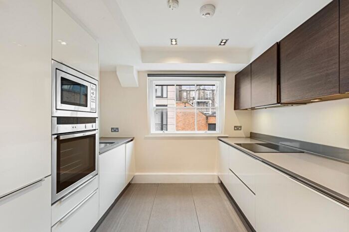 2 Bedroom Apartment To Rent In Baker Street, Marylebone, NW1