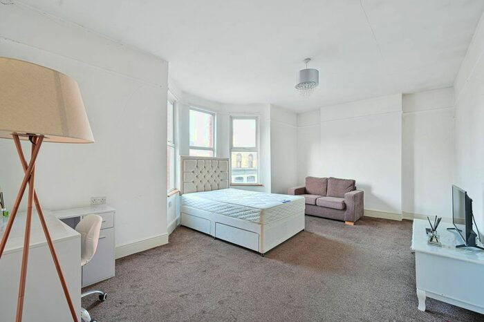 2 Bedroom Flat To Rent In Caldecot Road, Camberwell, London, SE5