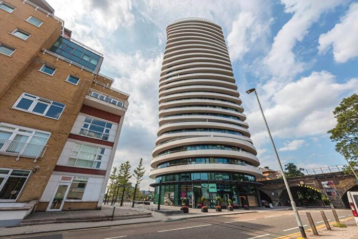 2 Bedroom Flat To Rent In Lombard Wharf, Battersea Square, London, SW11