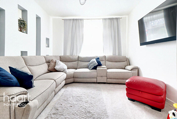 2 Bedroom End Of Terrace House For Sale In Rochdale Terrace, Pontypool, NP4