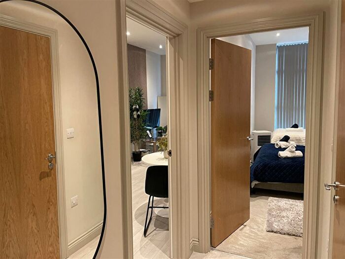 1 Bedroom Flat To Rent In North Street, Leeds, LS2