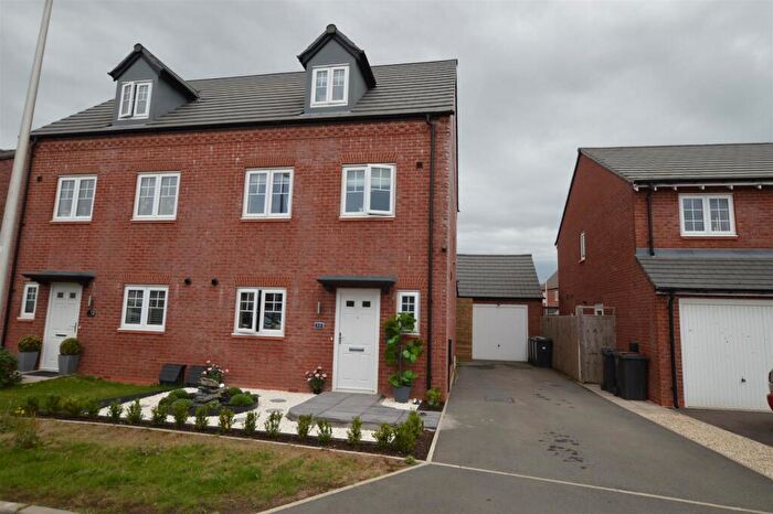 4 Bedroom Semi-Detached House For Sale In Doverton Close, Nuneaton, CV11