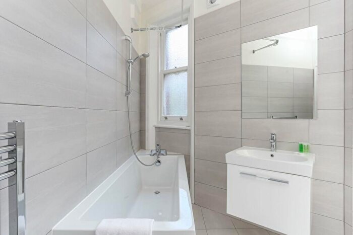 2 Bedroom Apartment To Rent In Broadhurst Gardens, West Hampstead, NW6