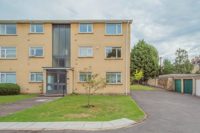 2 Bedroom Flat To Rent In Powlett Court, Bath, BA2