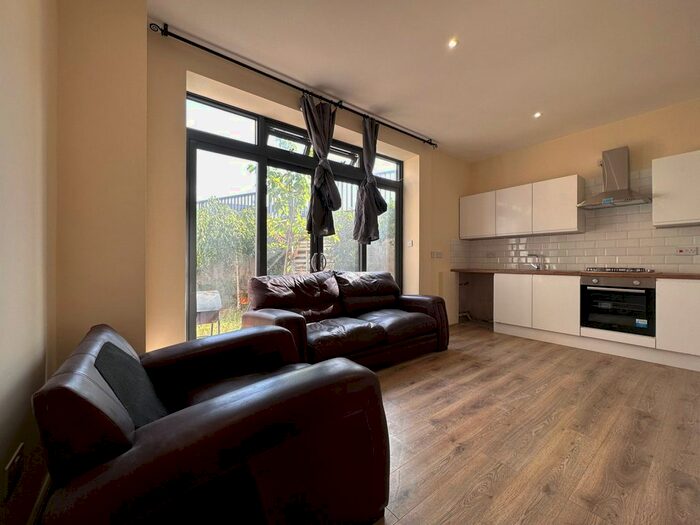 1 Bedroom Flat To Rent In Caxton Road, London, SW19