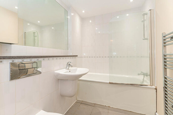 1 Bedroom Flat To Rent In South Woodford, E18
