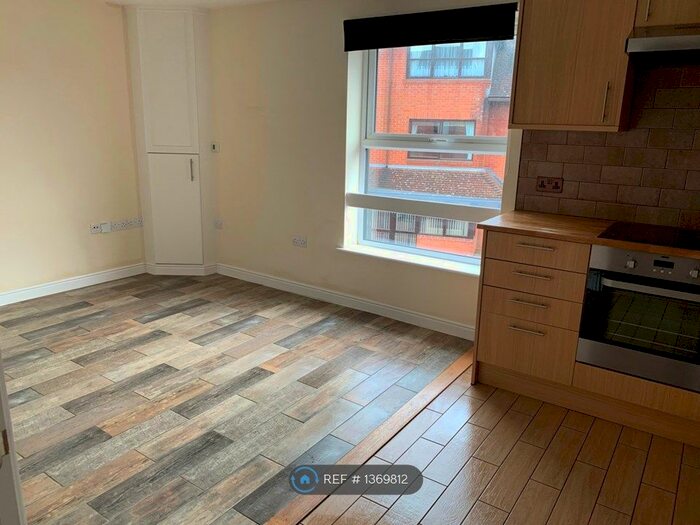 2 Bedroom Flat To Rent In Southampton Road, Ringwood, BH24