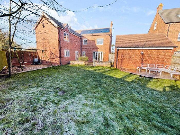 4 Bedroom Detached House For Sale In Canon Price Road, Barford, Warwick, CV35