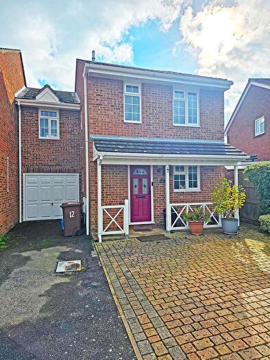 4 Bedroom Link Detached House For Sale In Embassy Close, Gillingham, ME7