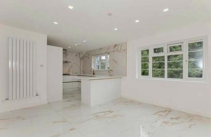 1 Bedroom Detached House To Rent In Du Cane Road, East Acton, London W12