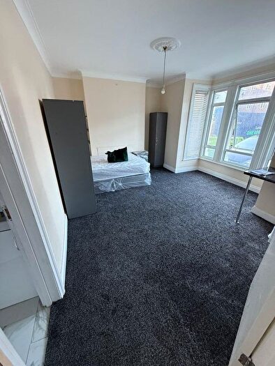 Studio To Rent In Ilford, London, IG3