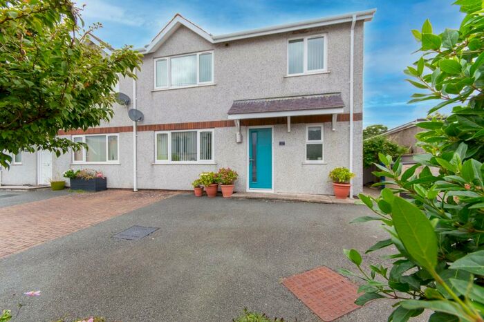 3 Bedroom Semi-Detached House For Sale In Waunfawr, Caernarfon, Gwynedd, LL55