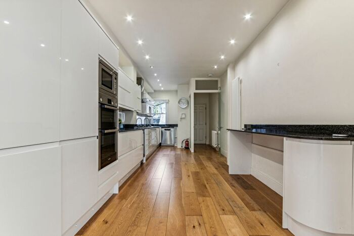 3 Bedroom Maisonette To Rent In Sutherland Avenue, Paddington, W9