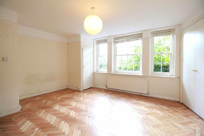 Apartment To Rent In North Hill Court, North Hill, Highgate, London, N6