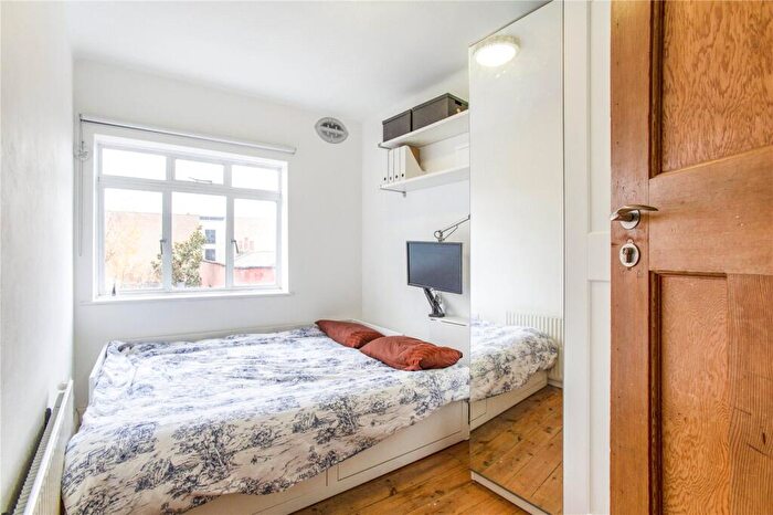 2 Bedroom Apartment To Rent In Heneage Street, Shoreditch, London, E1