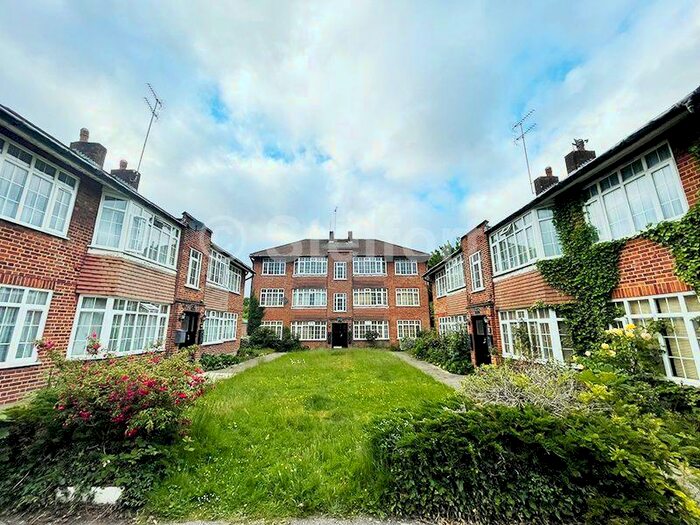 4 Bedroom Maisonette To Rent In Torrington Court, Torrington Park, London, N12