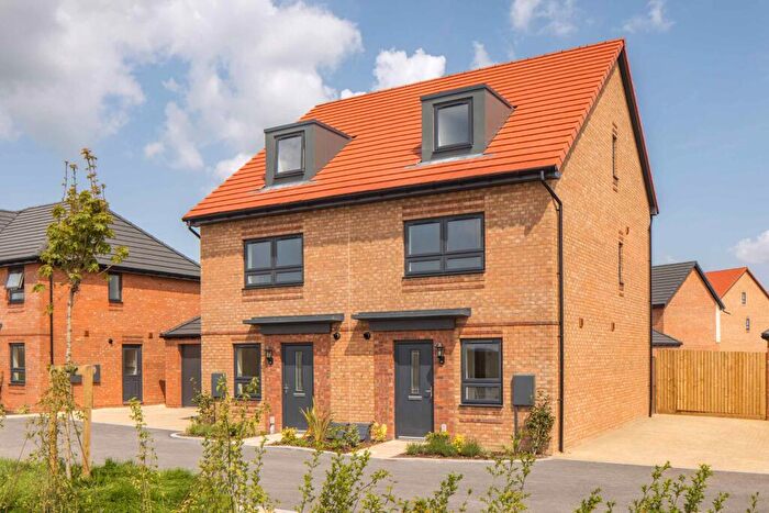 4 Bedroom Semi Detached House For Sale In Briggington Way, Leighton Buzzard, Bedfordshire, LU7