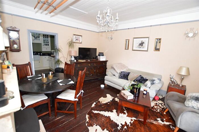 2 Bedroom Flat To Rent In Bedroom Flat, Church Street, Wadhurst, TN5