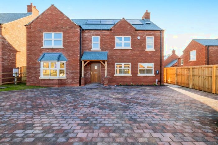 4 Bedroom Detached House For Sale In Willow Close, Bucknall, Woodhall Spa, LN10