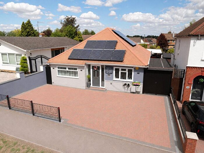 3 Bedroom Bungalow For Sale In Poynters Road, Luton, Bedfordshire, LU4