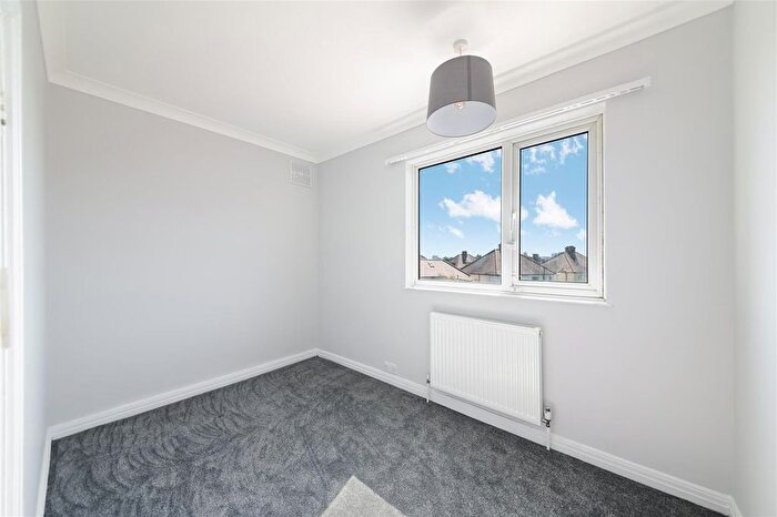 3 Bedroom Flat To Rent In London Road, Cheam, SM3