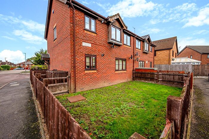 1 Bedroom Maisonette For Sale In Ravenscroft Crescent, London, SE9