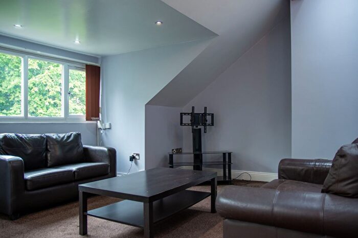 2 Bedroom Flat To Rent In Otley Road, Leeds, LS16
