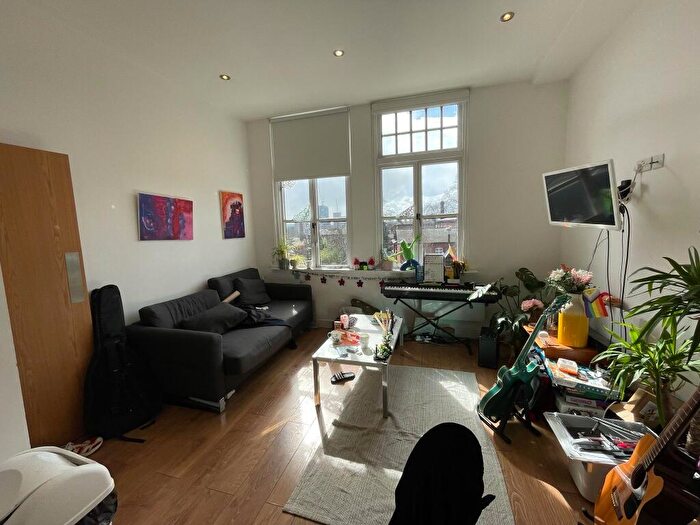 2 Bedroom Apartment To Rent In Hyde Terrace, Leeds, West Yorkshire, LS2