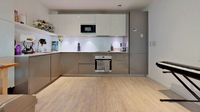 2 Bedroom Flat To Rent In Fleet Street, BN1