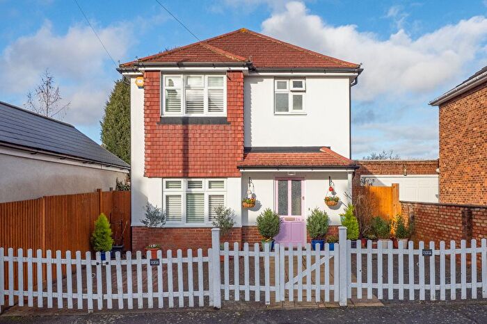 2 Bedroom Detached House For Sale In Wallace Crescent, Carshalton, SM5