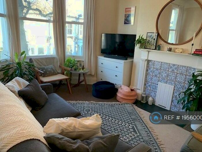 1 Bedroom Flat To Rent In Bennerley Road, London, SW11