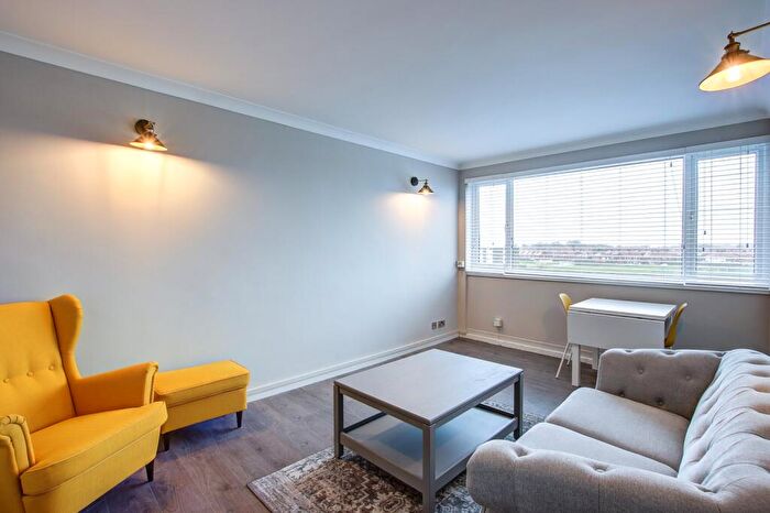 2 Bedroom Flat To Rent In Rowan Court, Palmersville, NE12