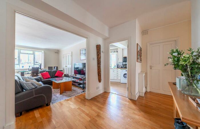 2 Bedroom Apartment To Rent In Prince Albert Road, St Johns Wood, London, NW8