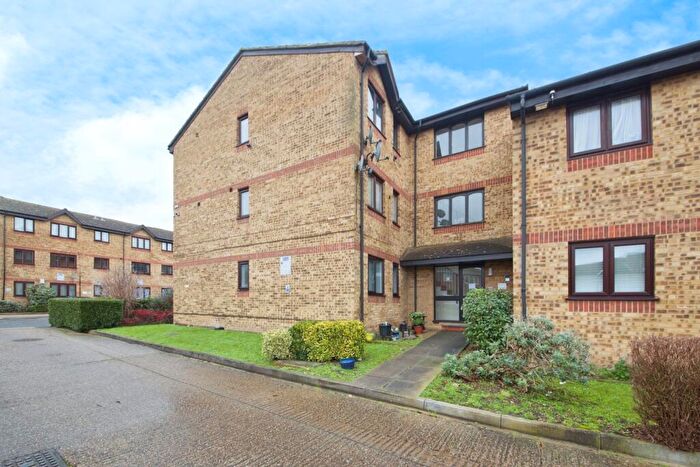 1 Bedroom Property For Sale In Vignoles Road, Romford, RM7