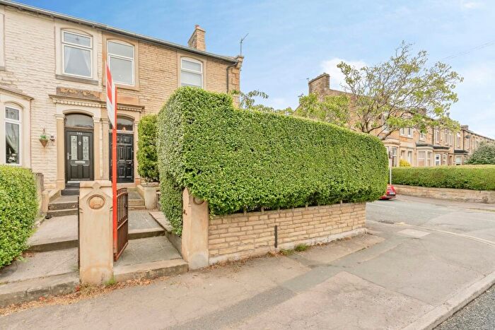 3 Bedroom End Of Terrace House For Sale In Padiham Road, Burnley, Lancashire, BB12