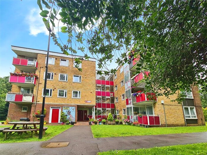 3 Bedroom Flat To Rent In Macarthur Crescent, Southampton, Hampshire, SO18