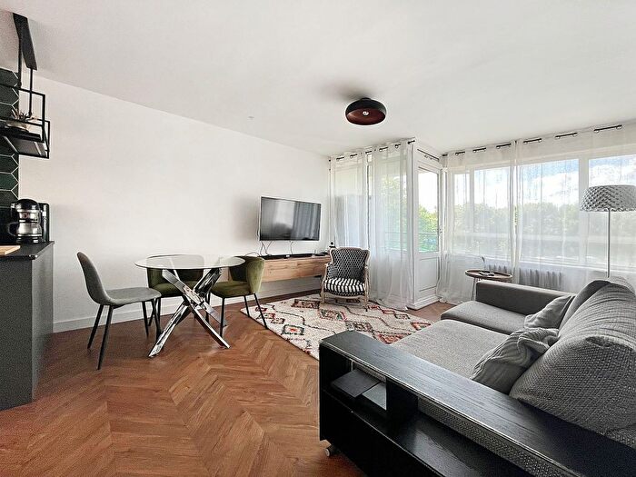 2 Bedroom Flat To Rent In Churchill Gardens, London, SW1V