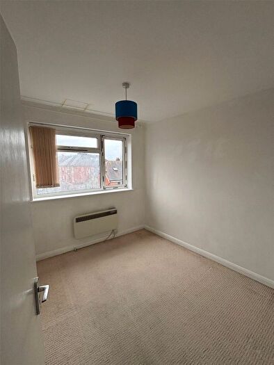 2 Bedroom Flat To Rent In Church Street, Weybridge, Surrey, KT13