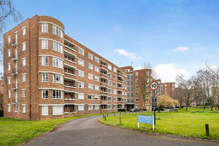 2 Bedroom Flat For Sale In Champion Hill, Camberwell, SE5