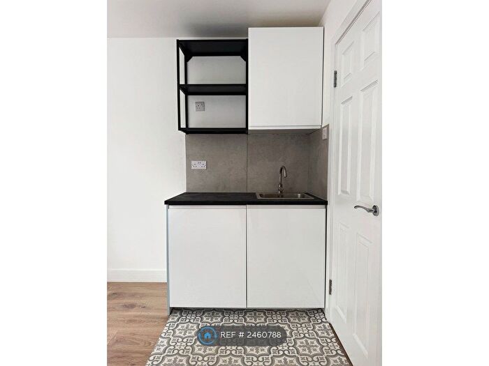 Studio To Rent In Coburg Crescent, London, SW2