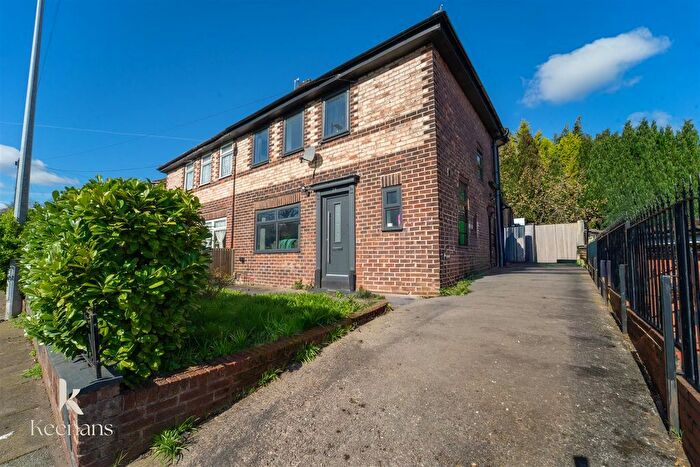 3 Bedroom Semi-Detached House To Rent In Bank Lane, Salford, M6