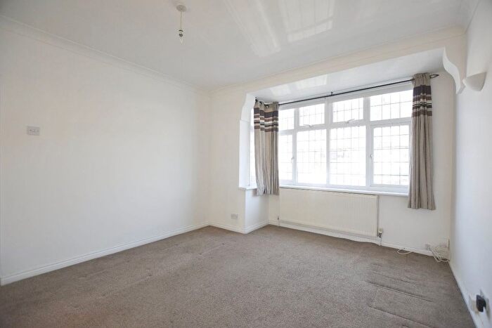 3 Bedroom Terraced House To Rent In Meads Lane, Seven Kings, IG3