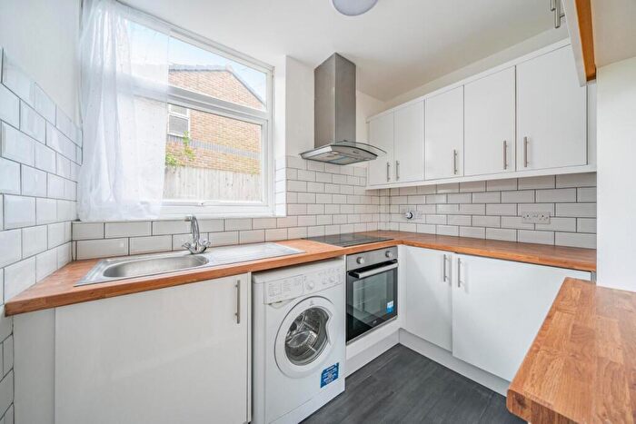 2 Bedroom Flat For Sale In Granville Park, Lewisham, SE13