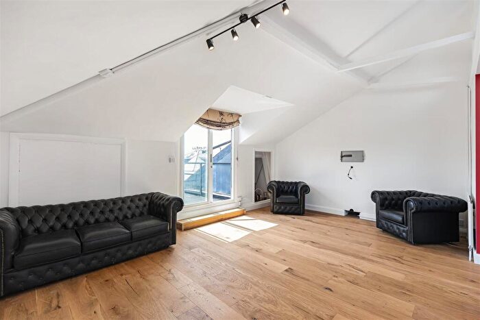 Apartment To Rent In Belsize Park Gardens, Belsize Park, NW3