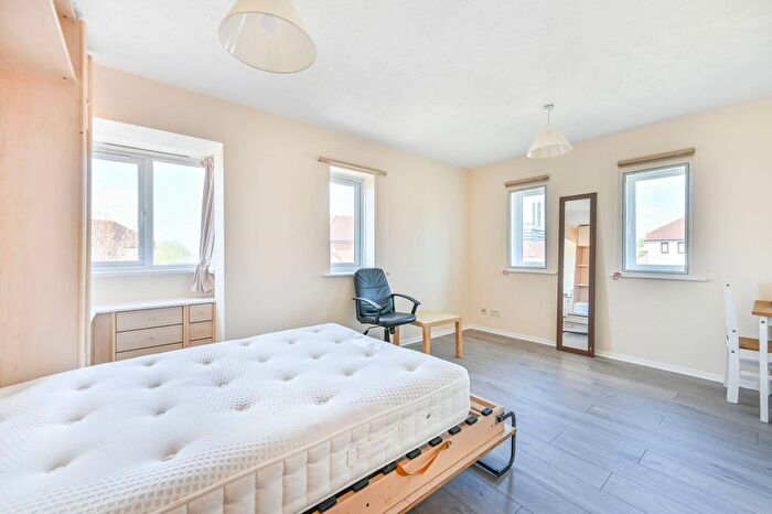 Studio To Rent In Vicars Bridge Close, Alperton, Wembley, HA0