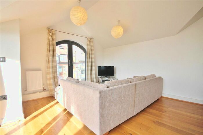 2 Bedroom Flat To Rent In Woodstock Road, Croydon, CR0