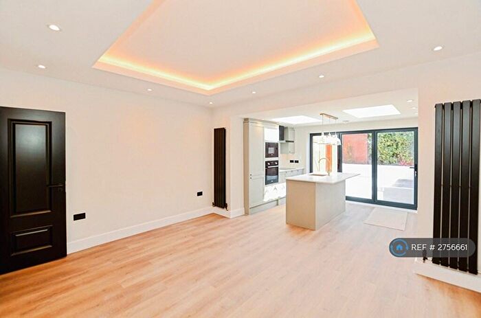3 Bedroom End Of Terrace House To Rent In North Hill, London, N6